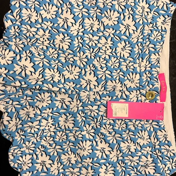 Lilly Pulitzer Floral Blue and White Shorts - Picture 3 of 4